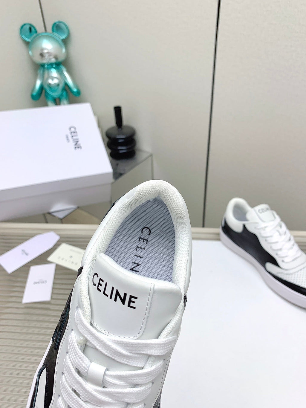 S-Sneakers