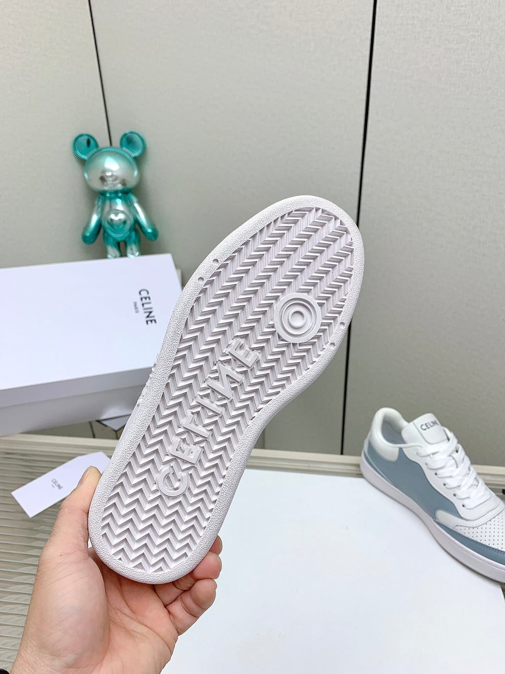 S-Sneakers