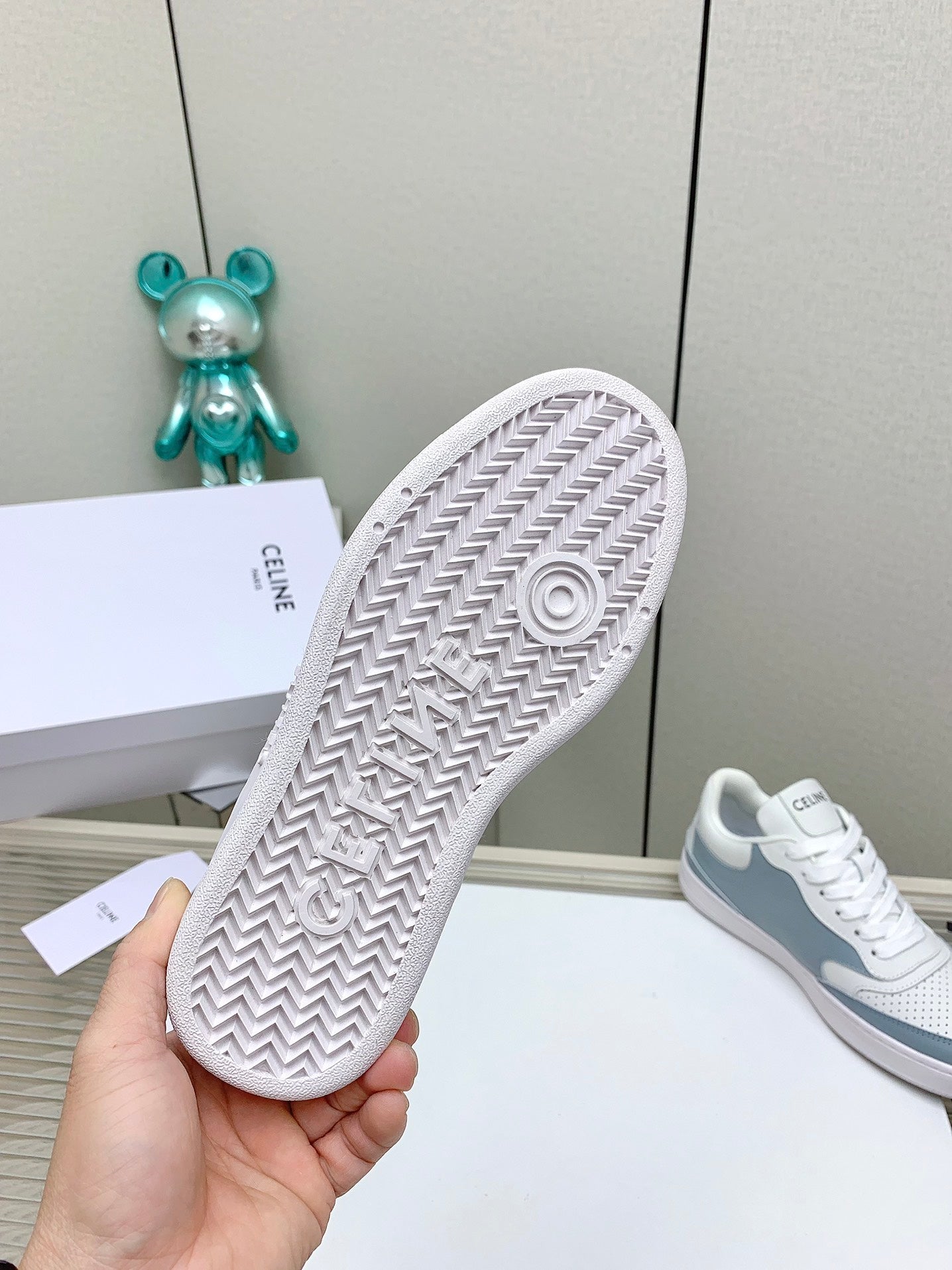 S-Sneakers