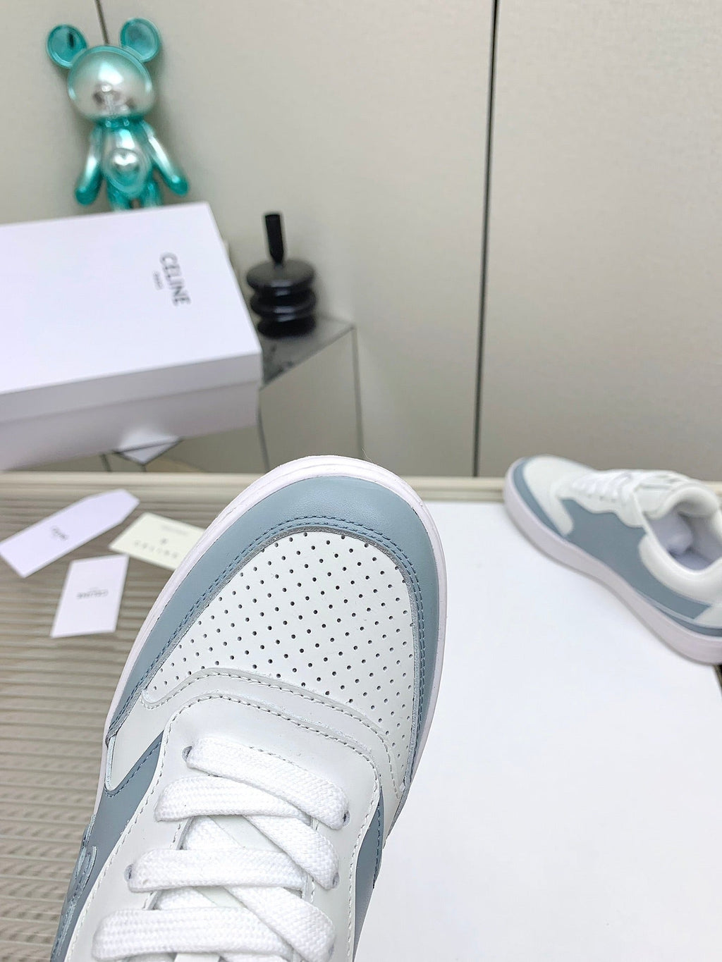 S-Sneakers
