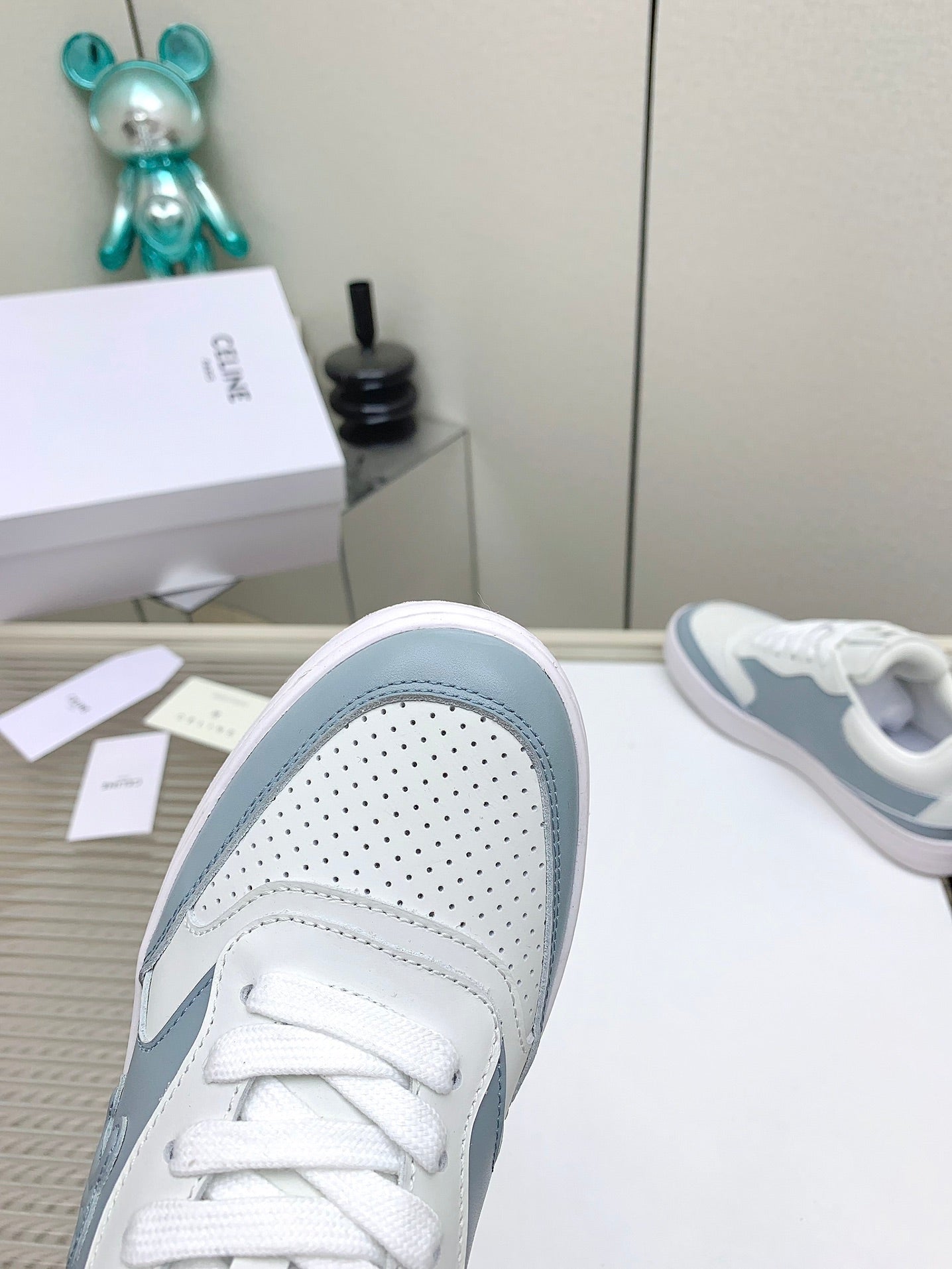 S-Sneakers