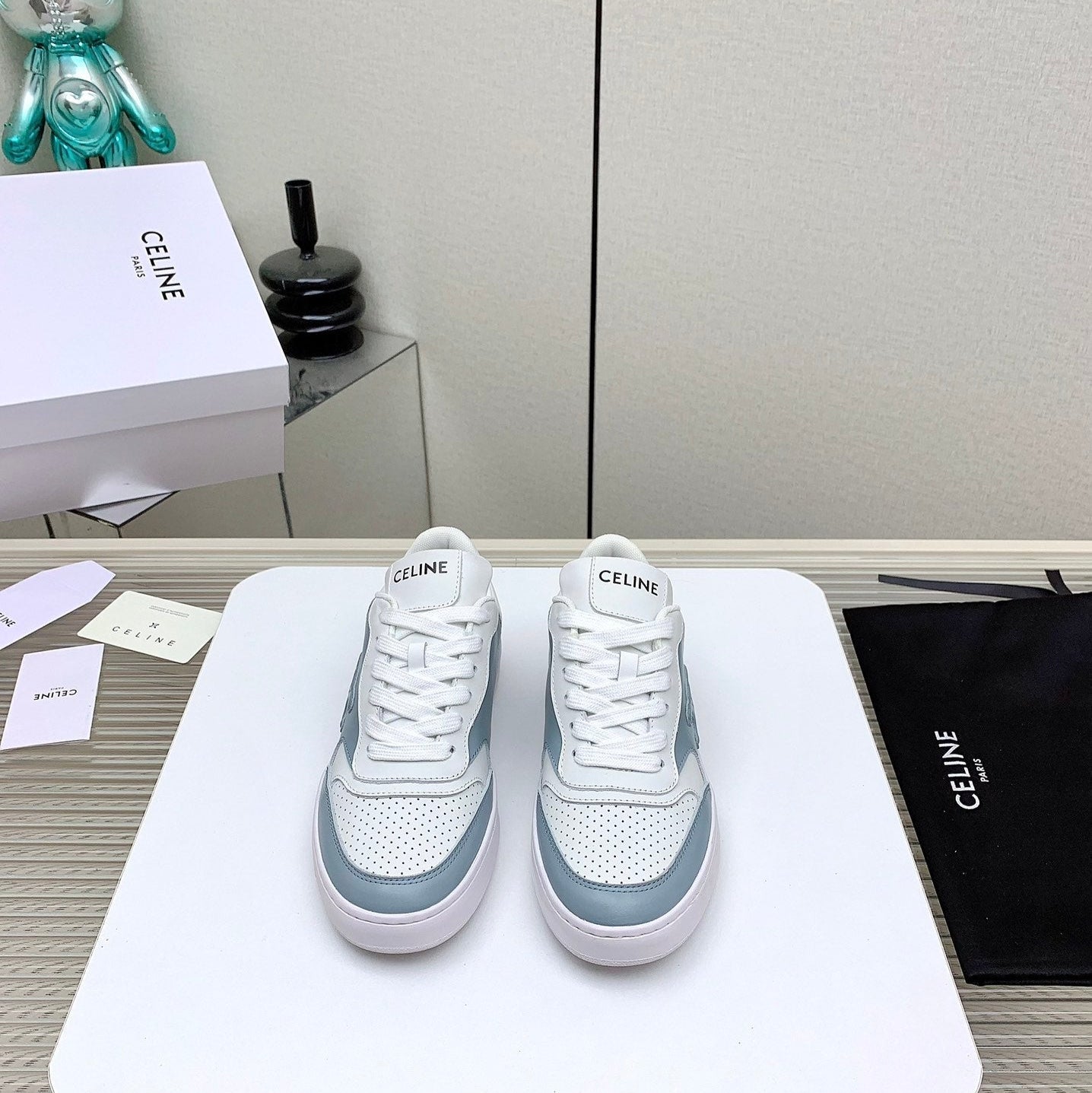 S-Sneakers