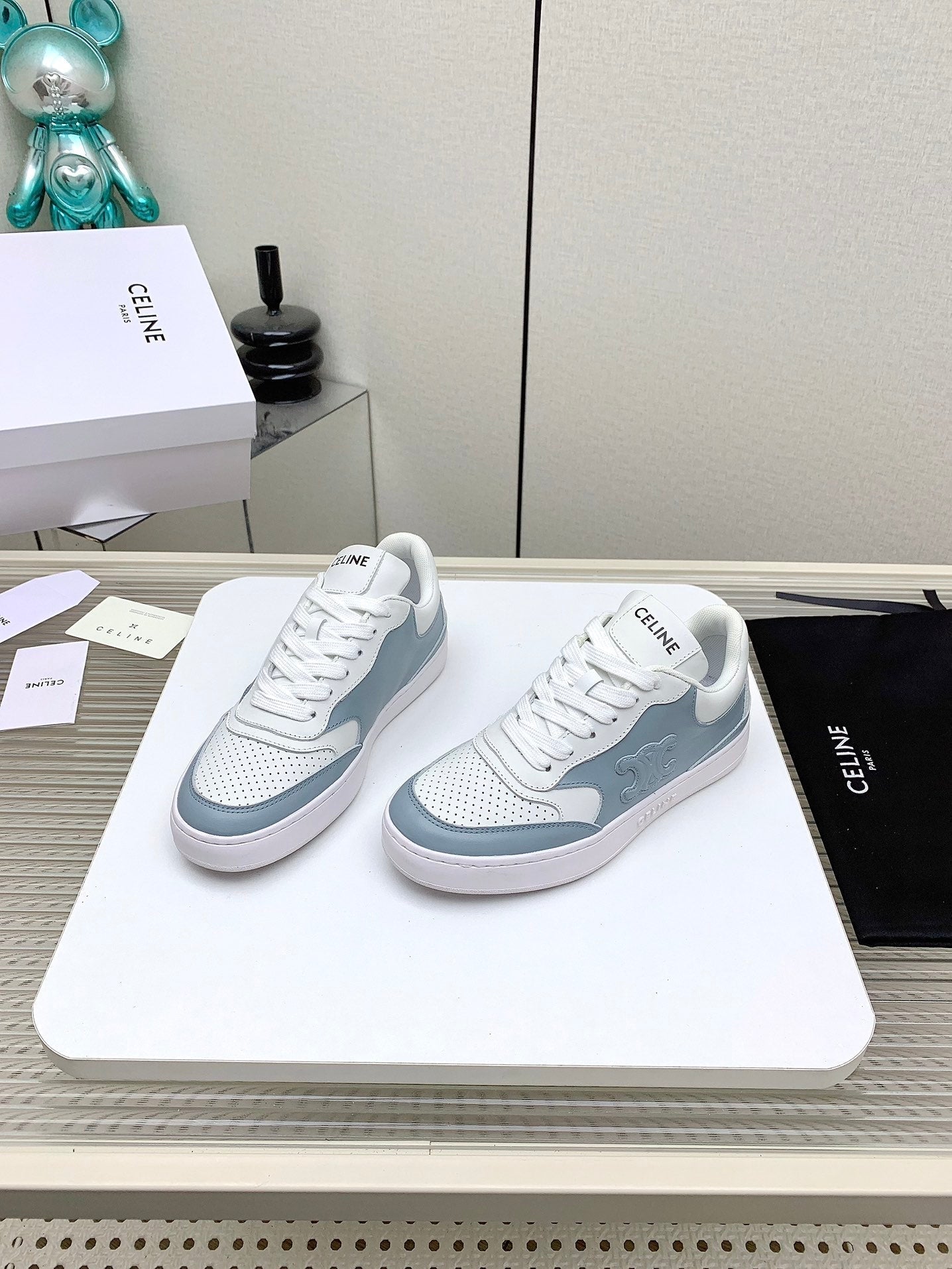 S-Sneakers