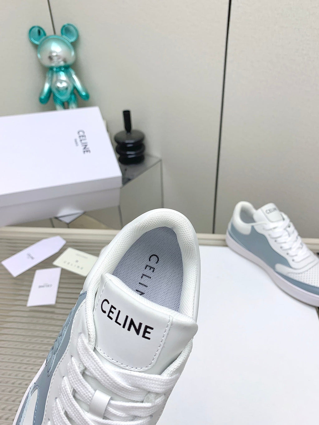 S-Sneakers