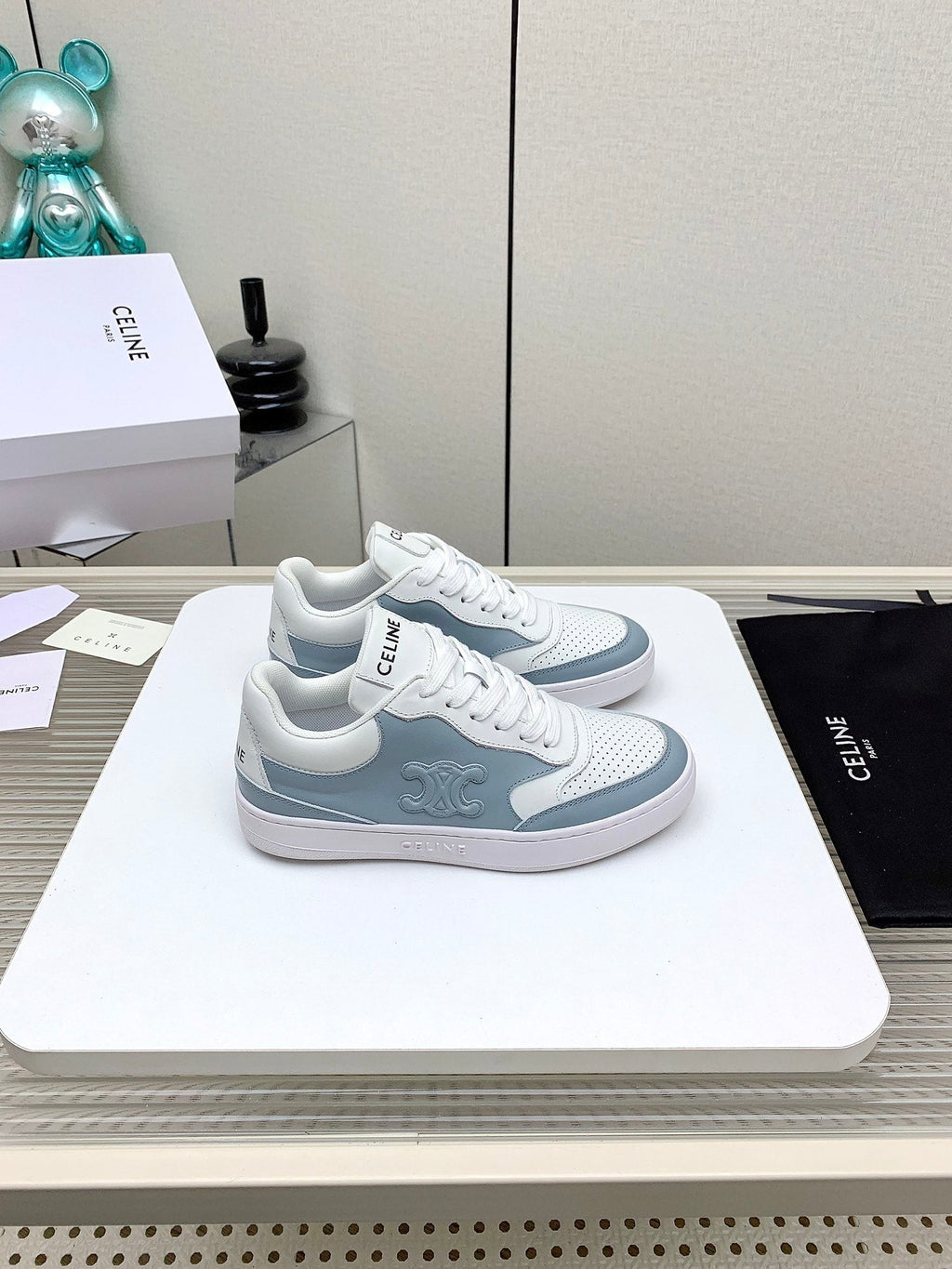 S-Sneakers