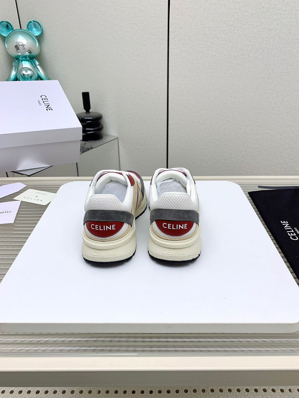S-Sneakers