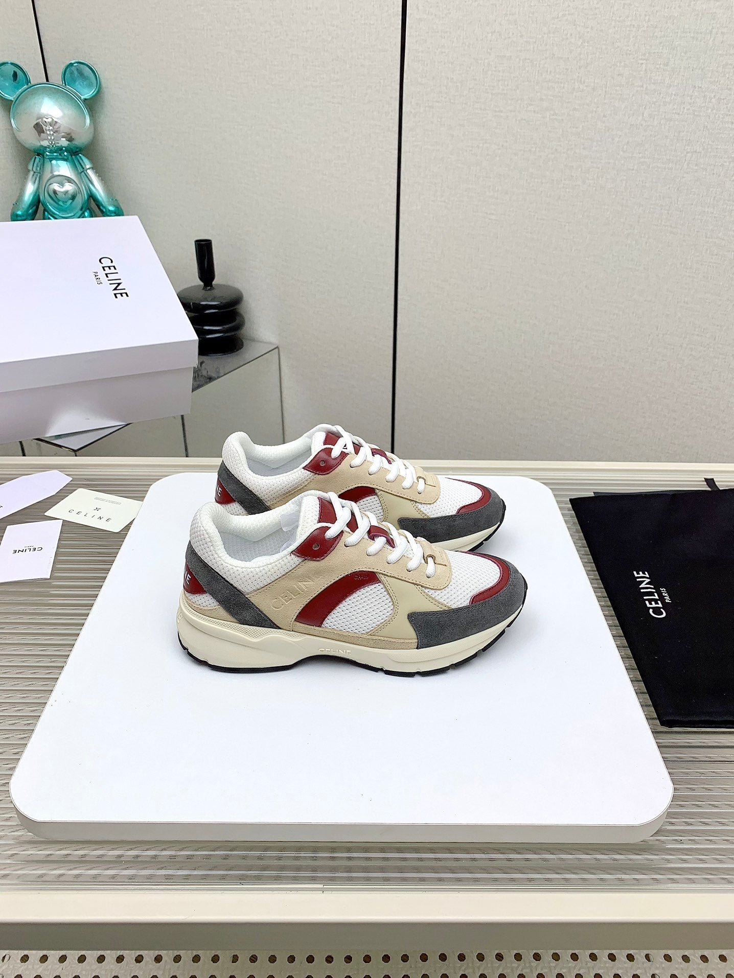 S-Sneakers