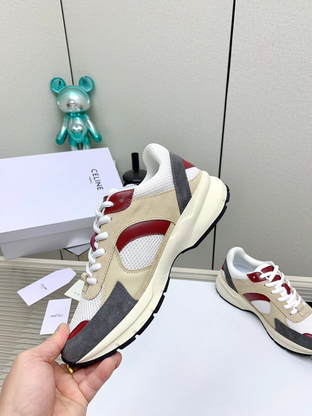 S-Sneakers