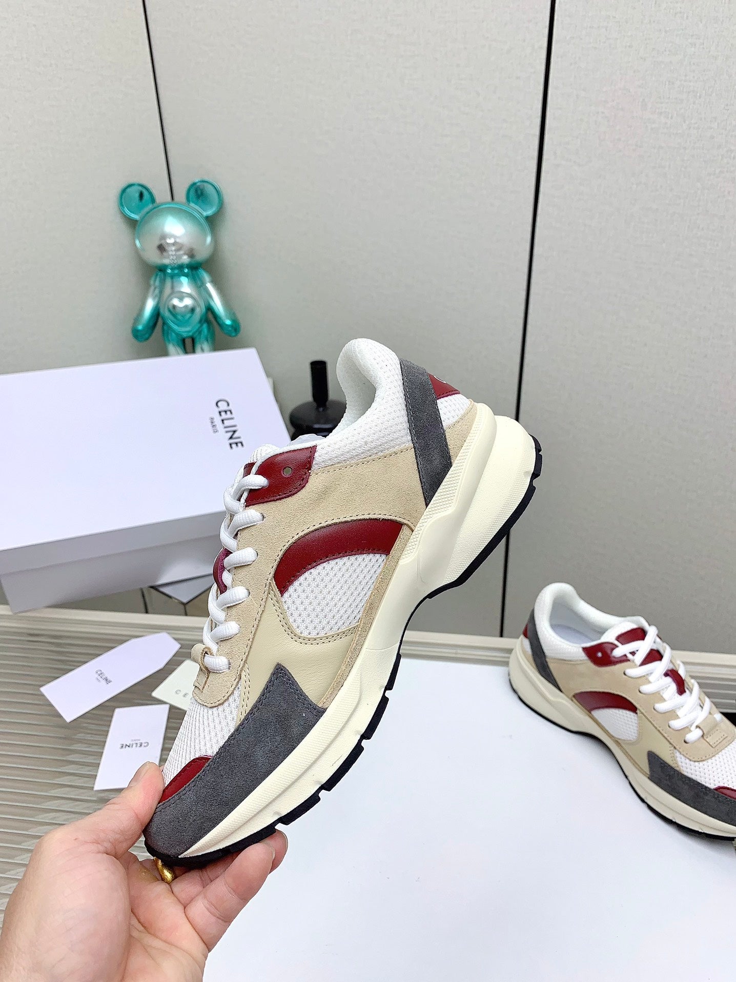 S-Sneakers