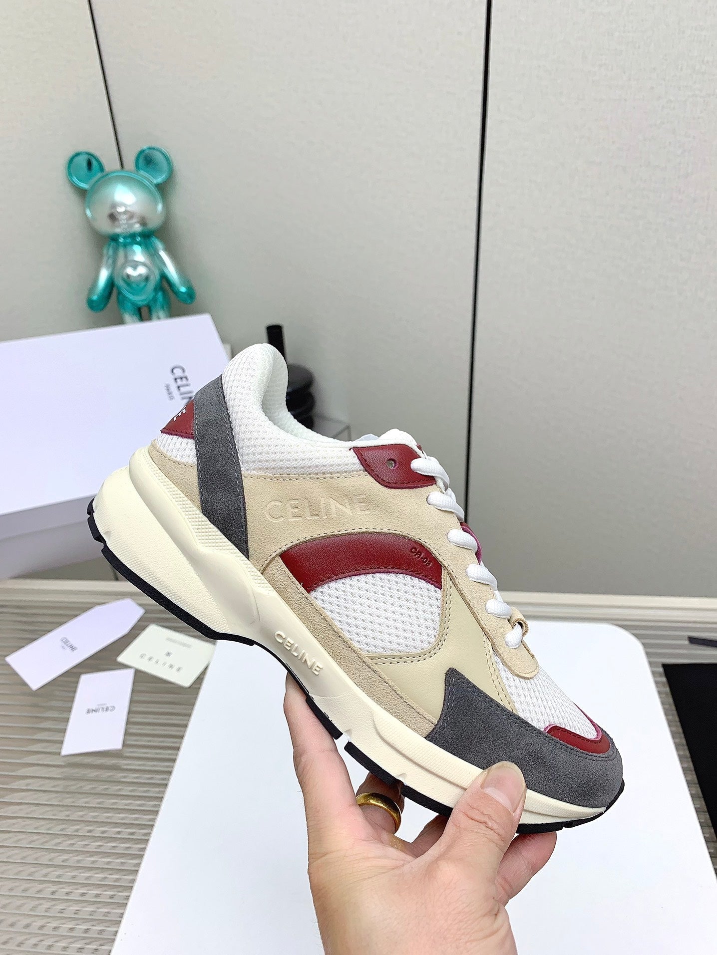 S-Sneakers