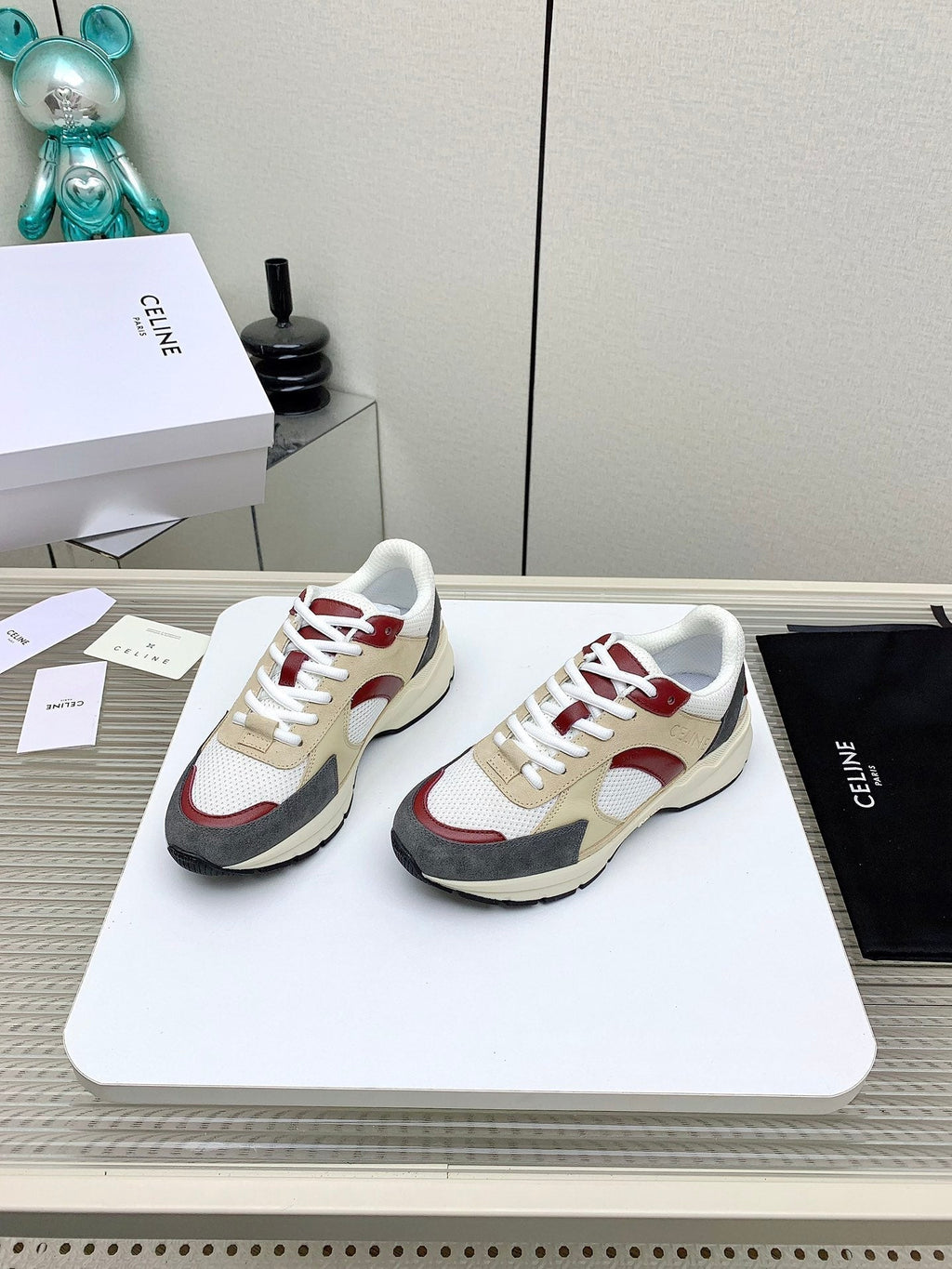 S-Sneakers