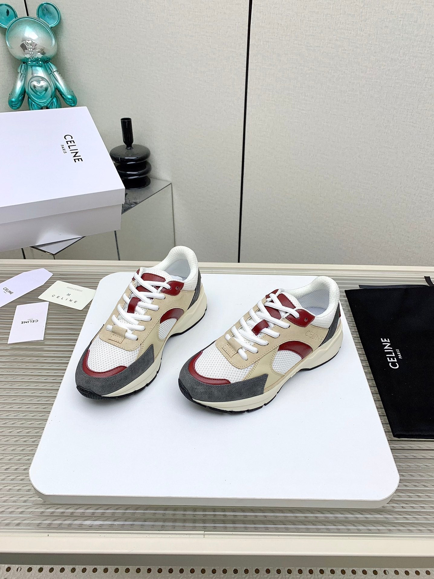 S-Sneakers