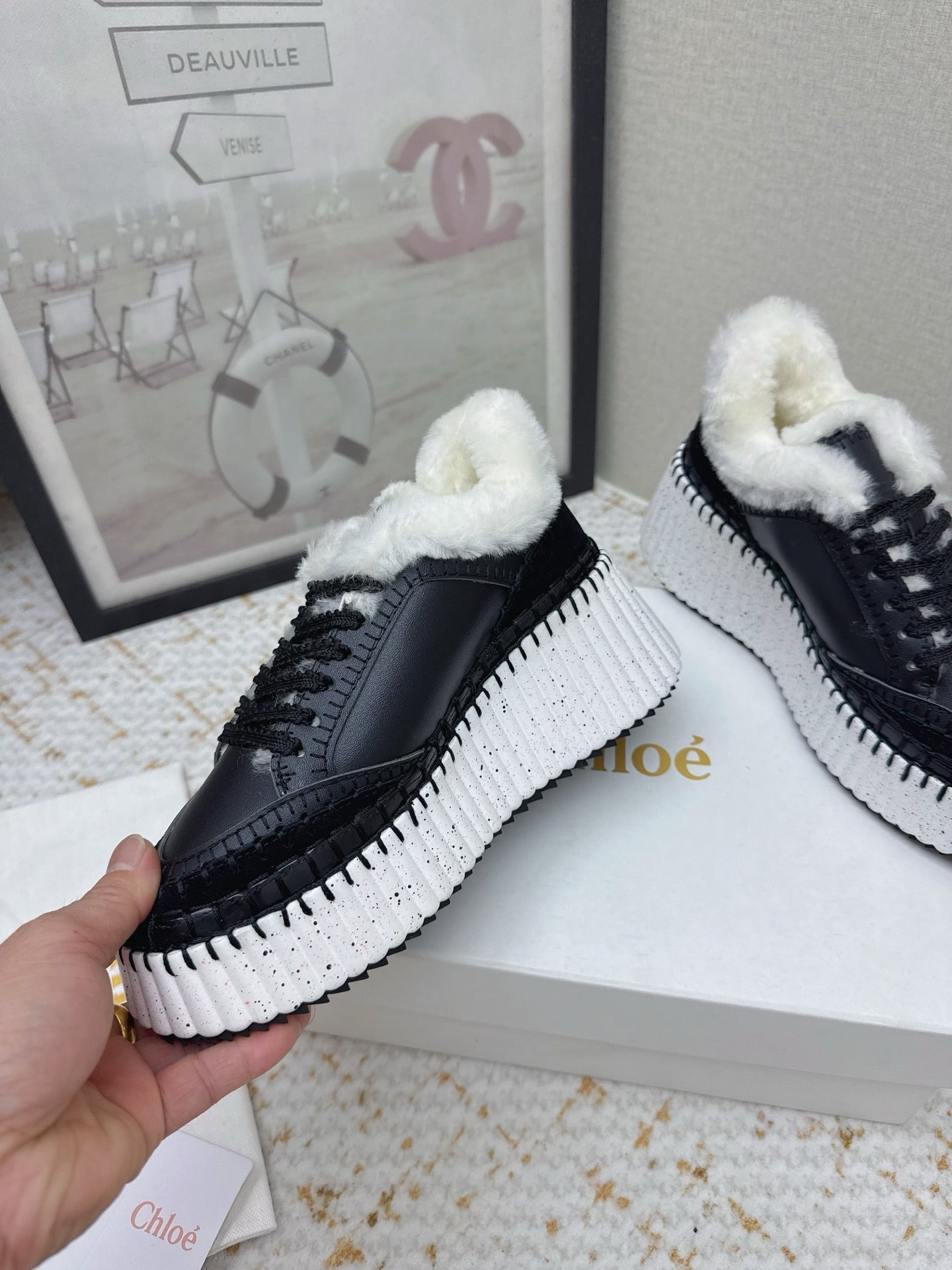 H-Sneakers