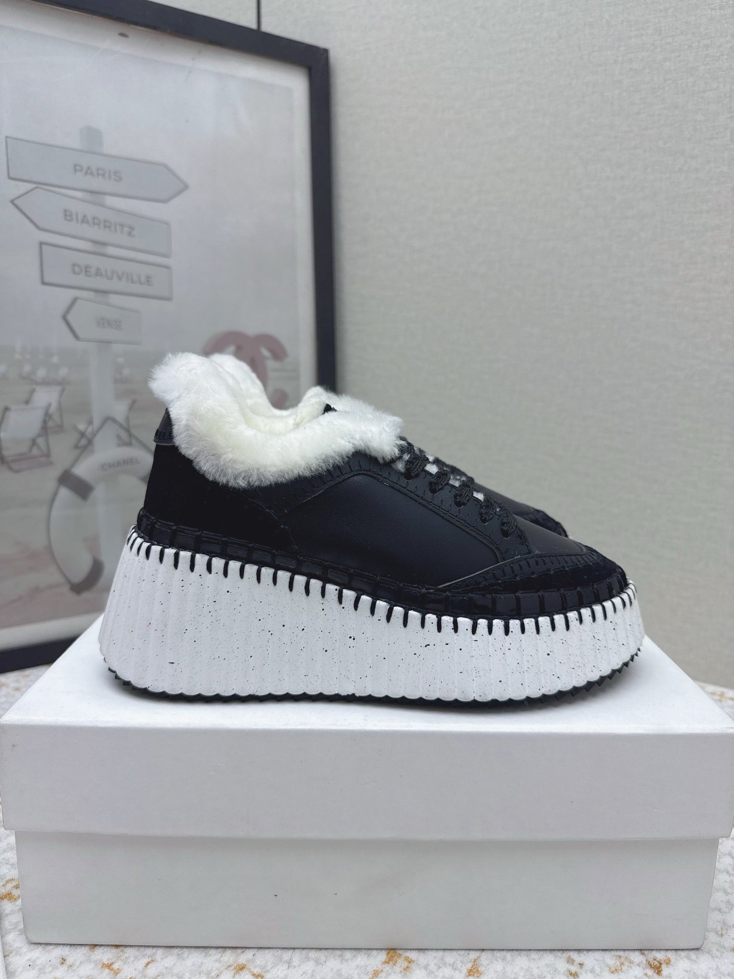 H-Sneakers