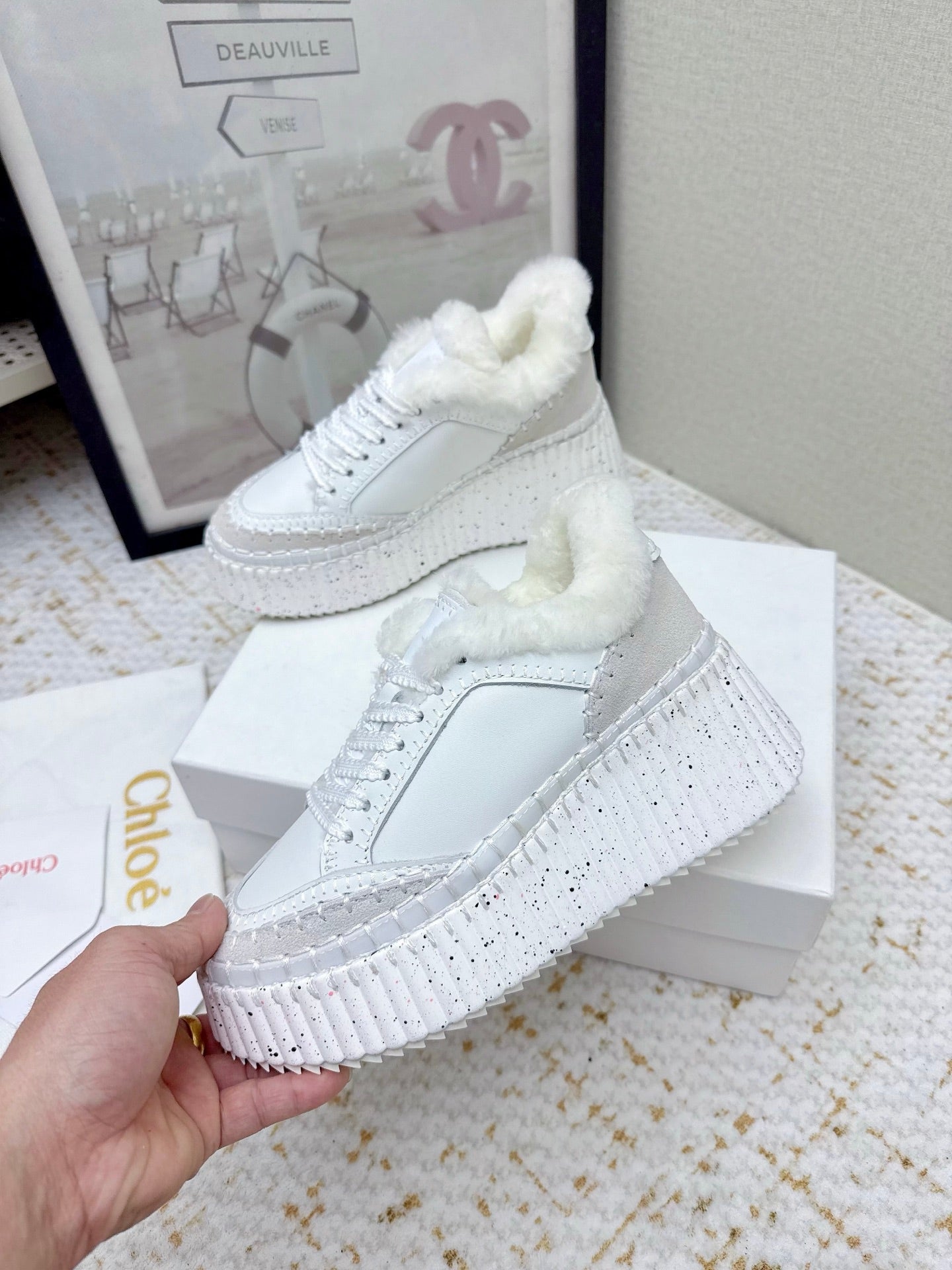 H-Sneakers
