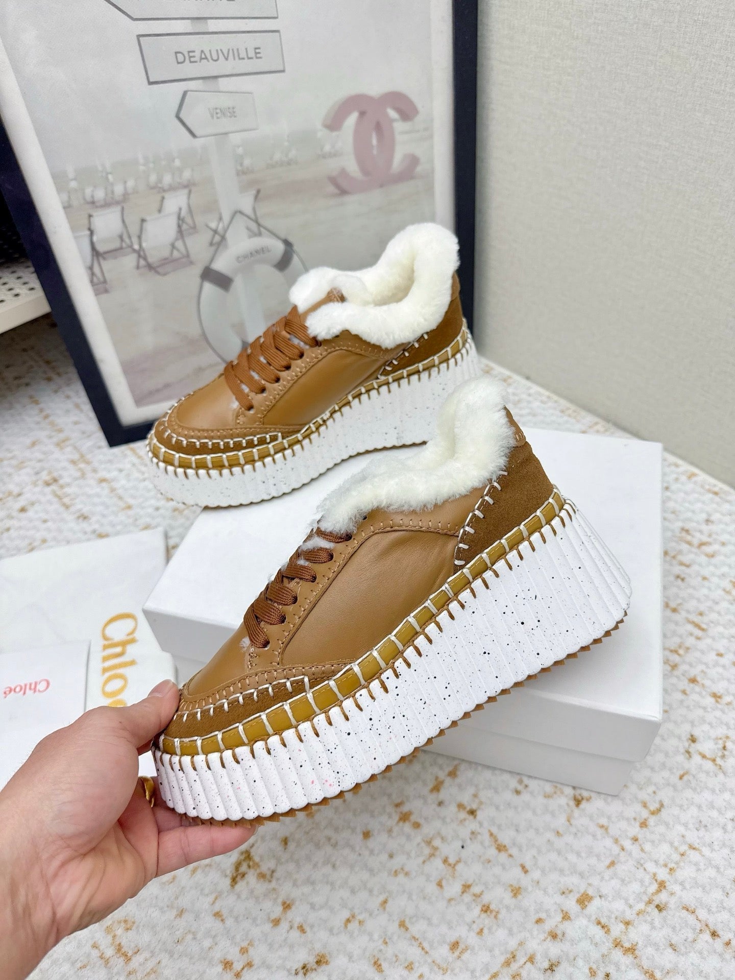 H-Sneakers