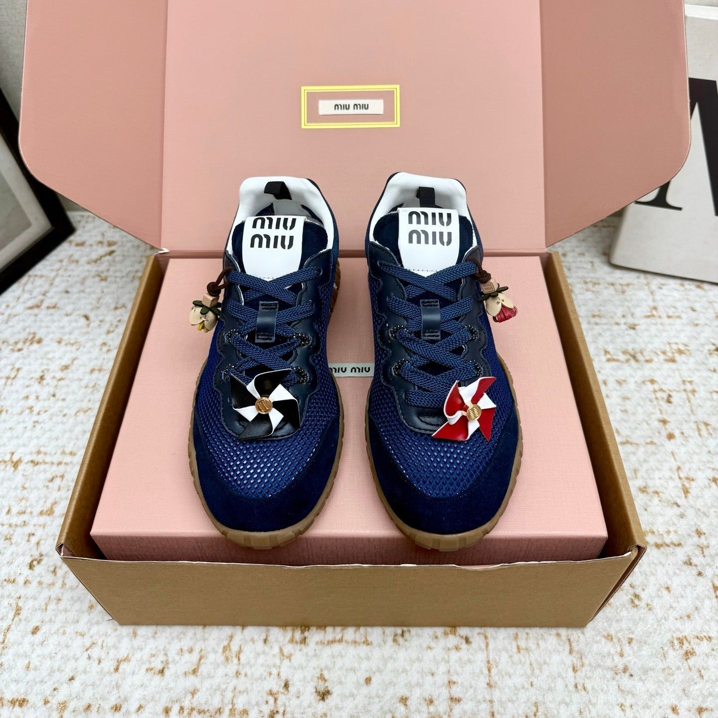 M-Sneakers