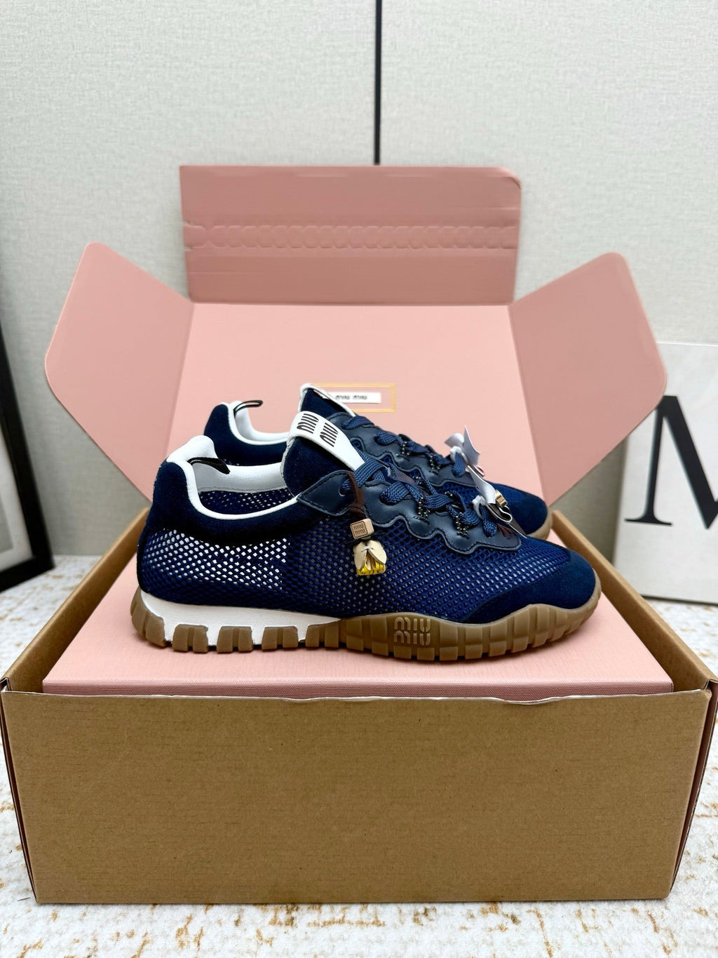 M-Sneakers