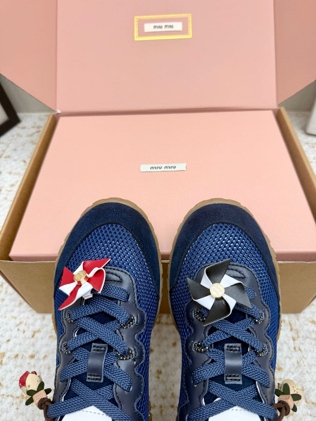 M-Sneakers