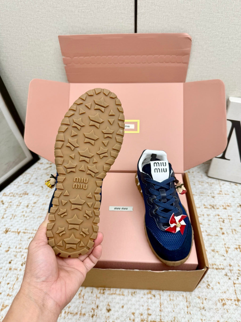 M-Sneakers