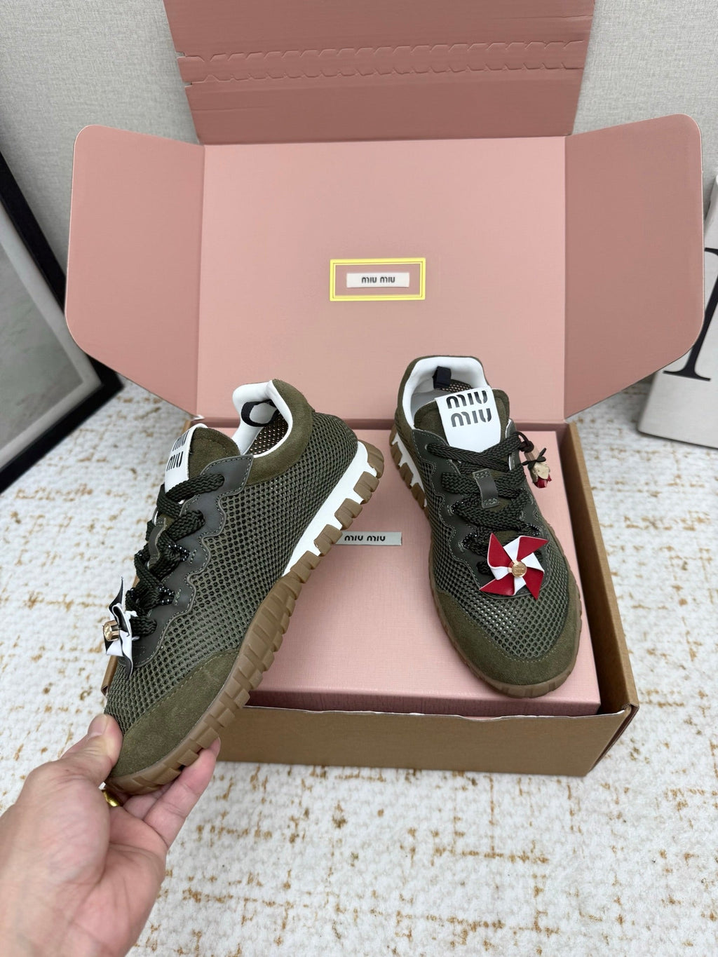 M-Sneakers