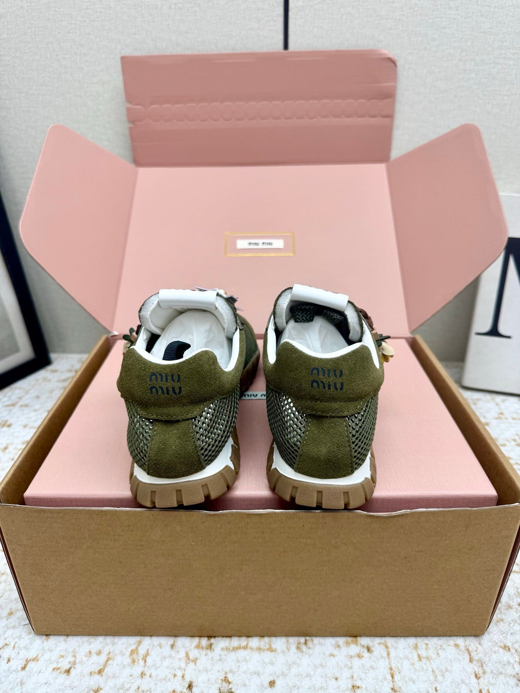M-Sneakers