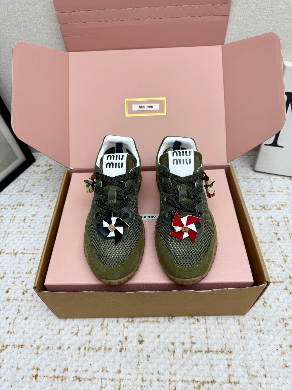 M-Sneakers