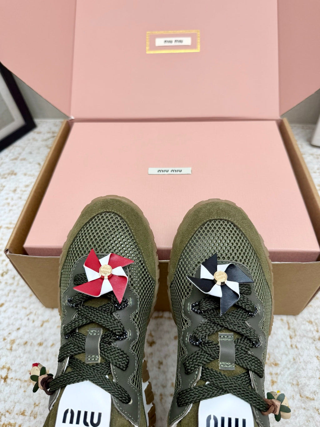 M-Sneakers