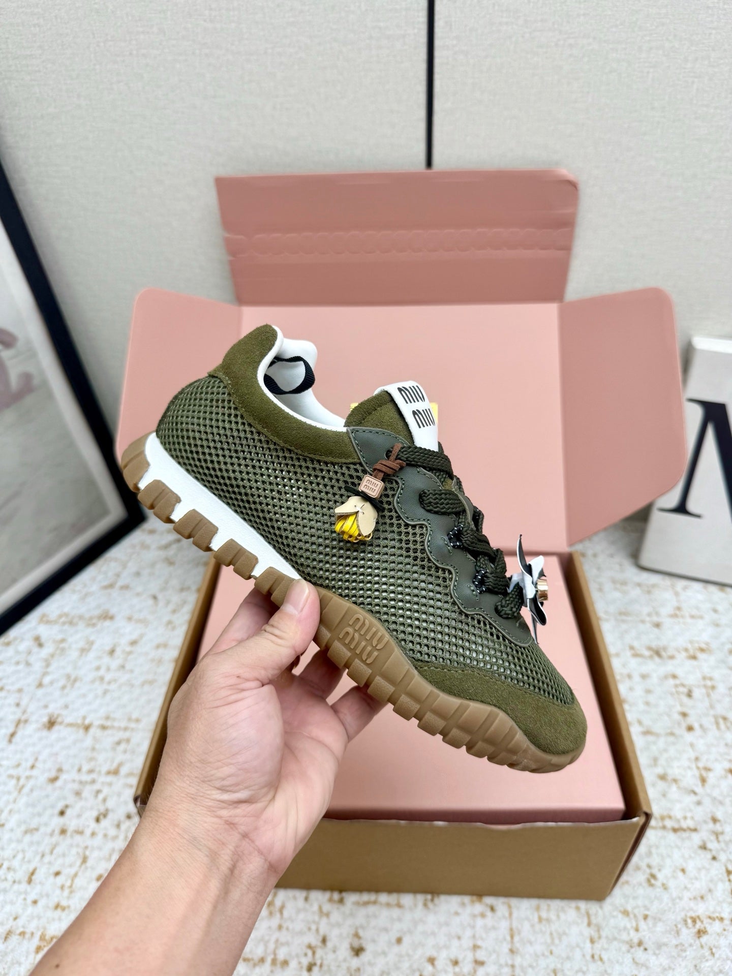M-Sneakers