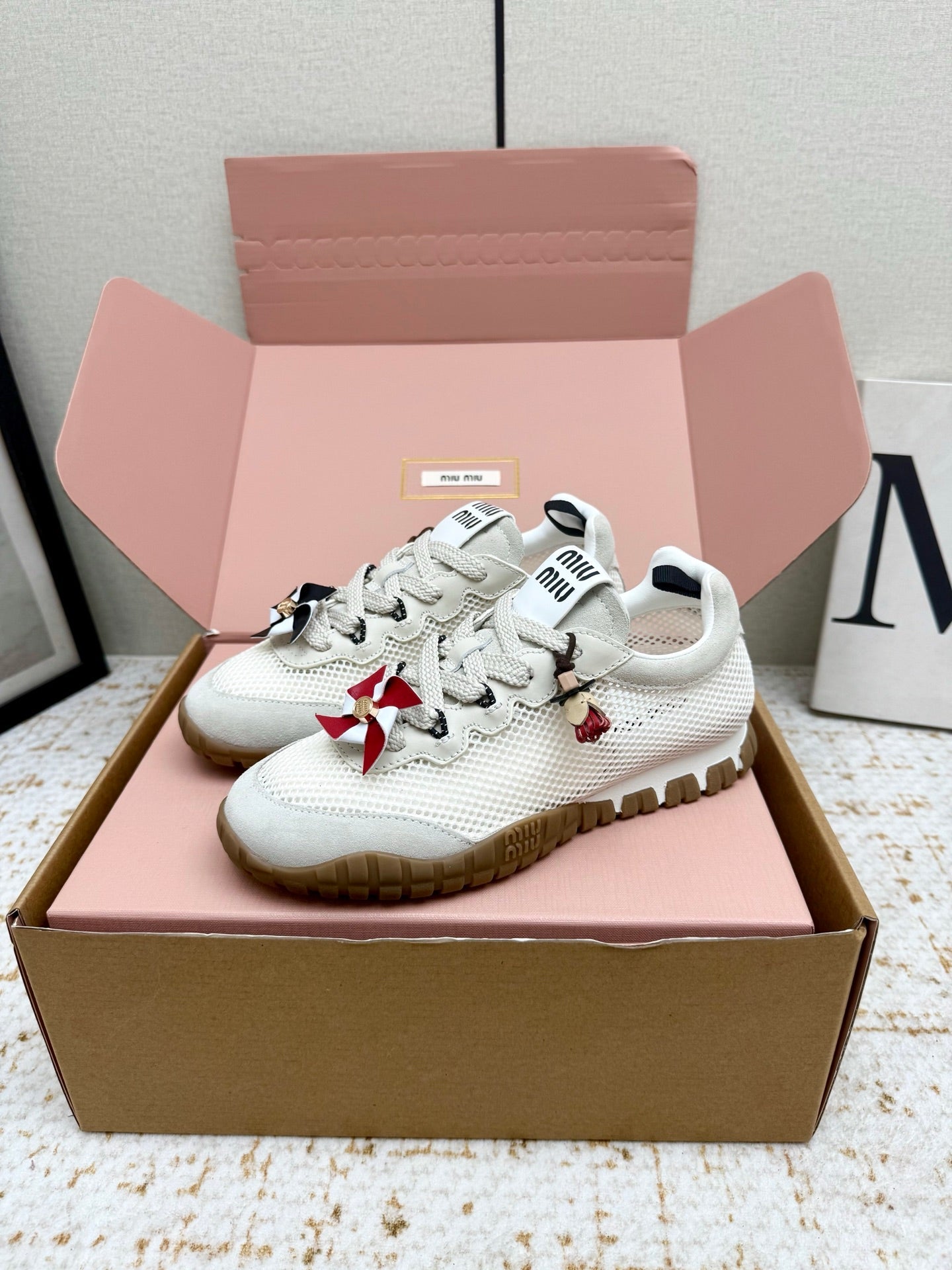 M-Sneakers