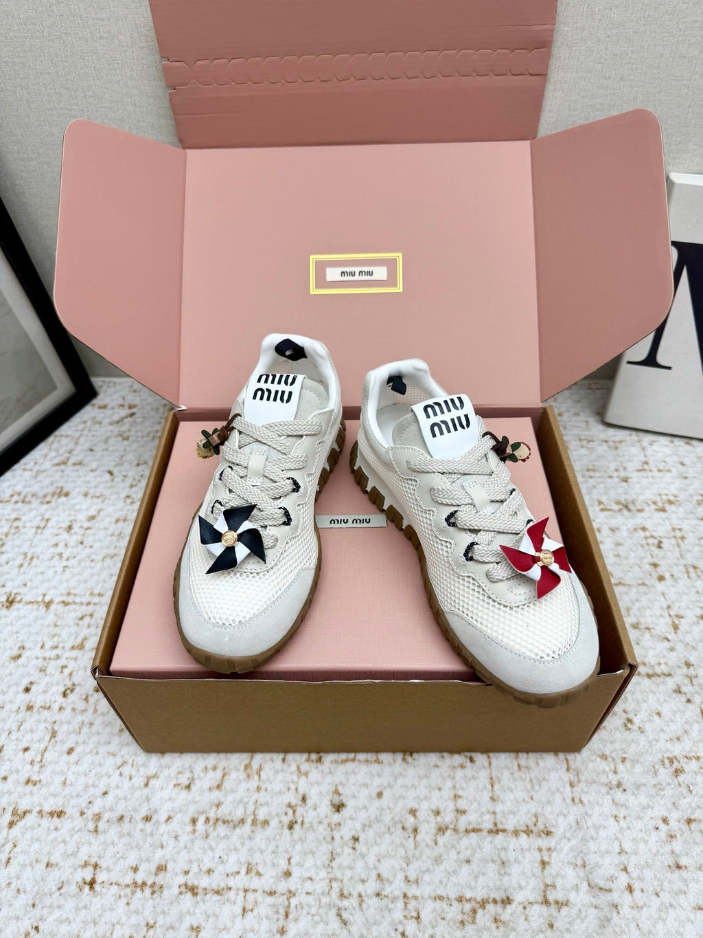 M-Sneakers