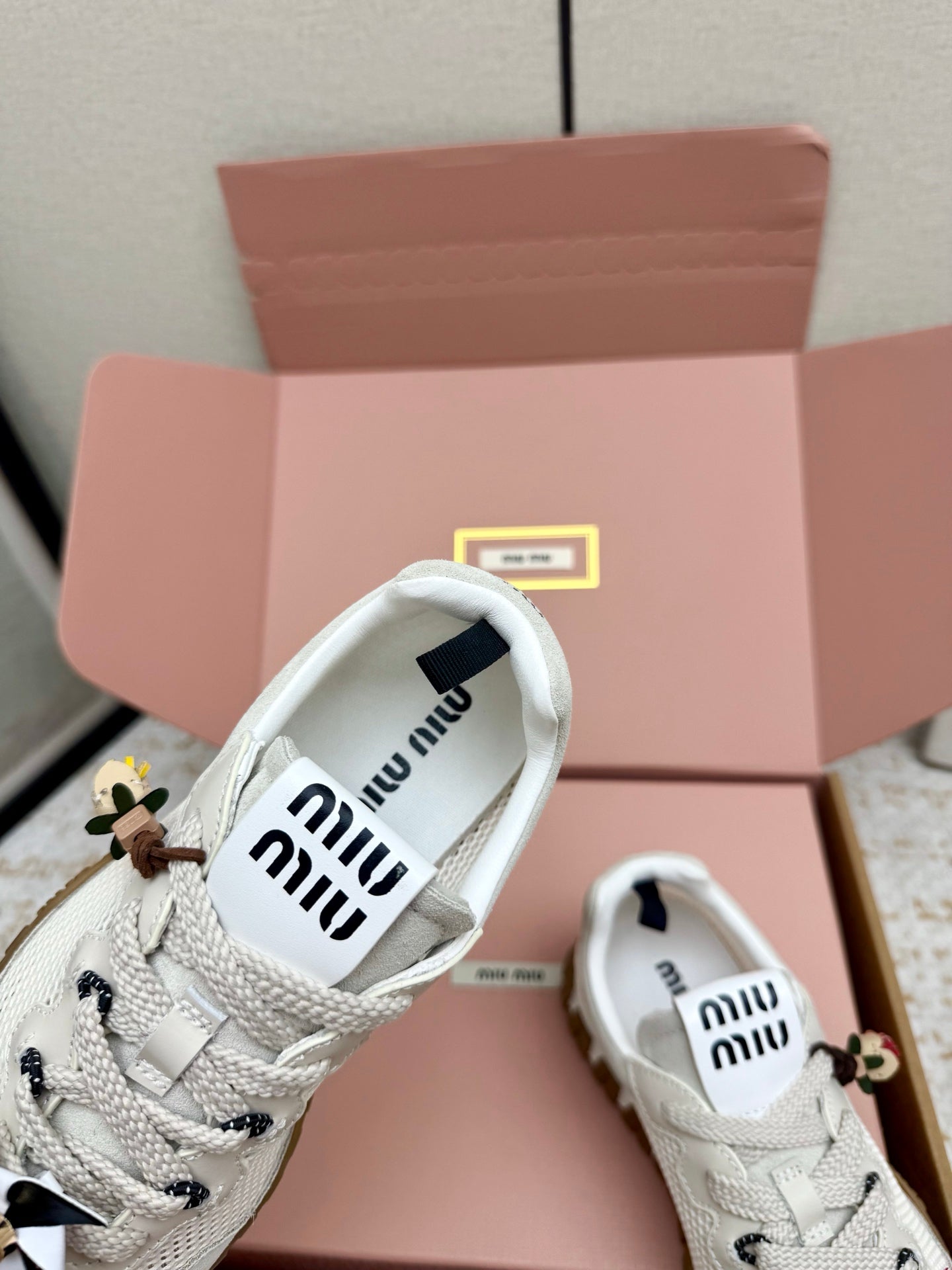 M-Sneakers