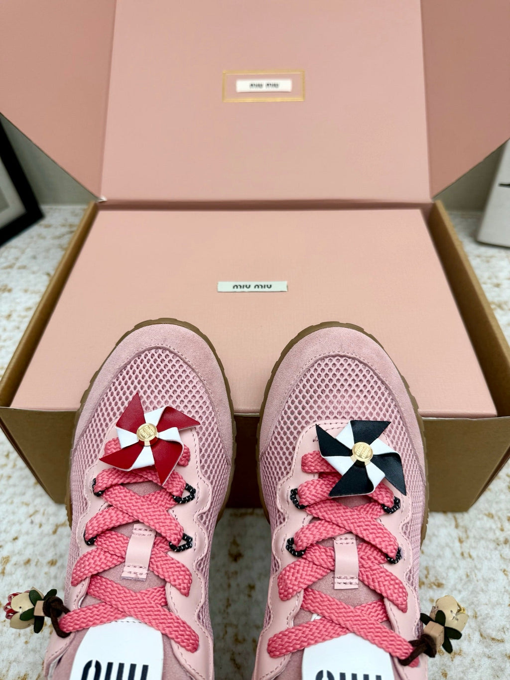M-Sneakers