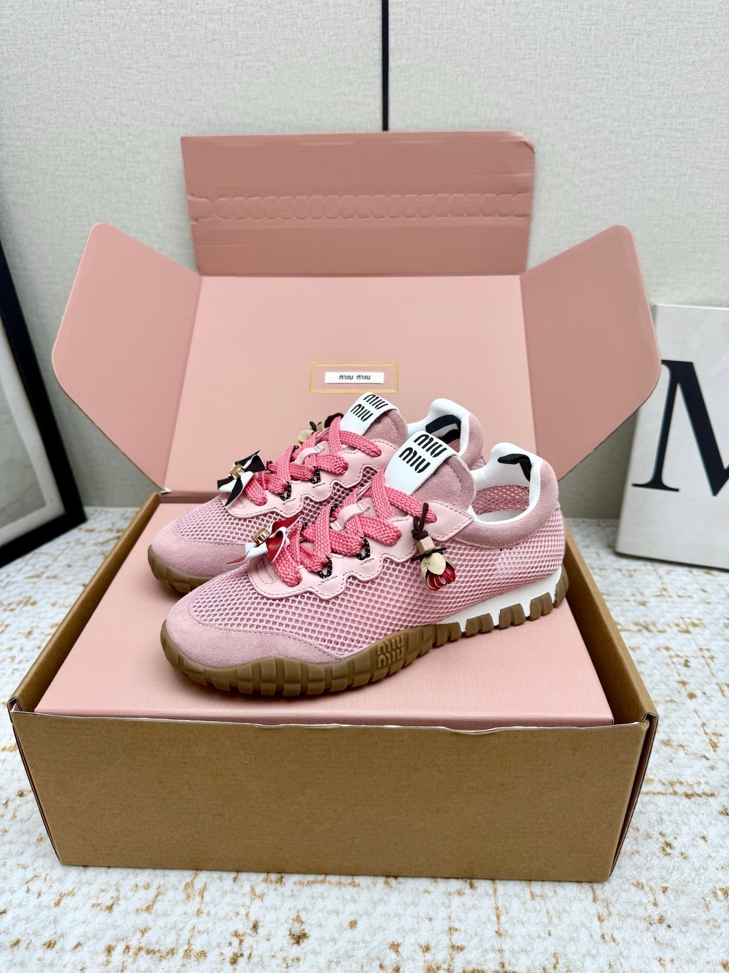 M-Sneakers
