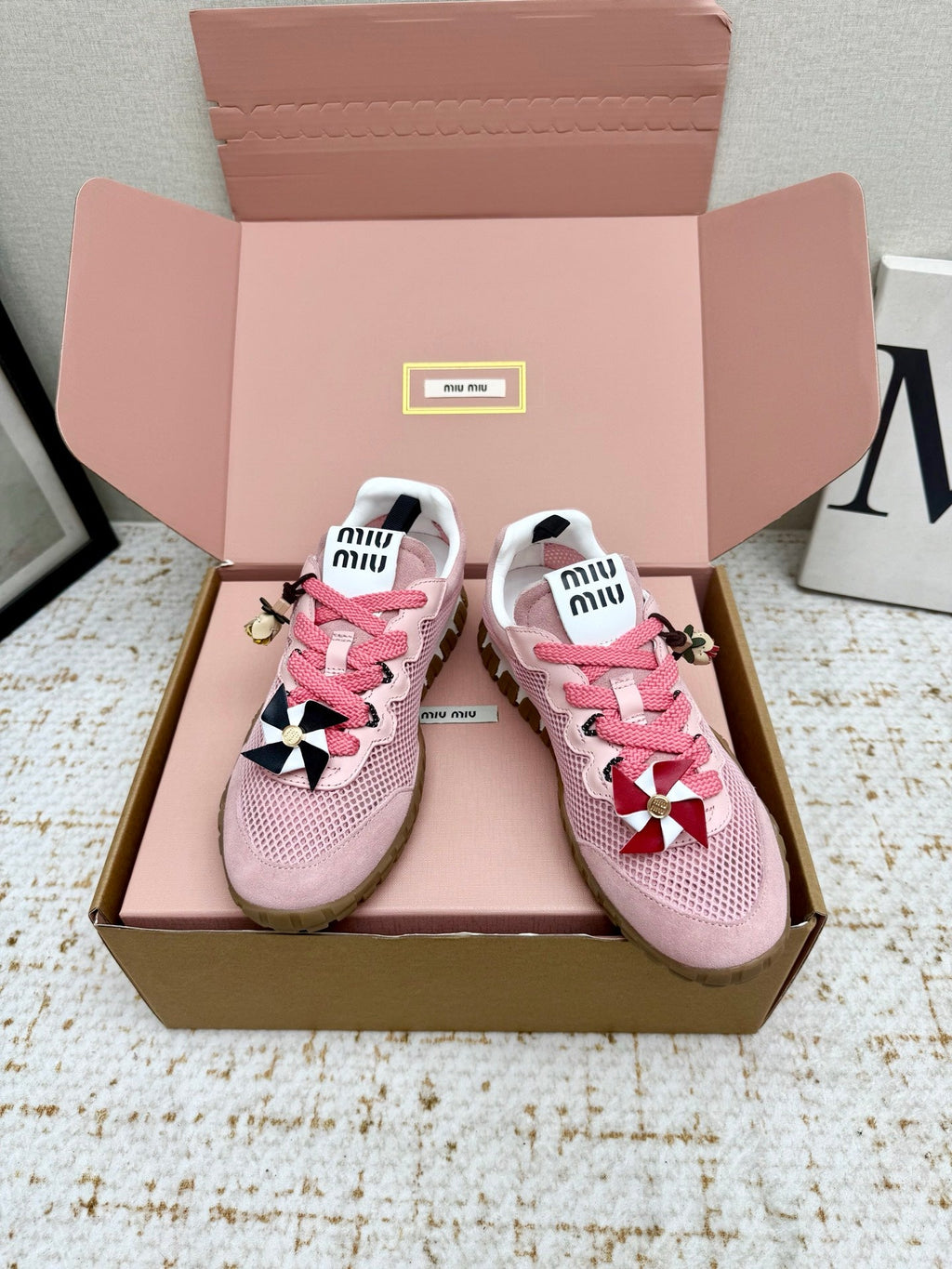 M-Sneakers