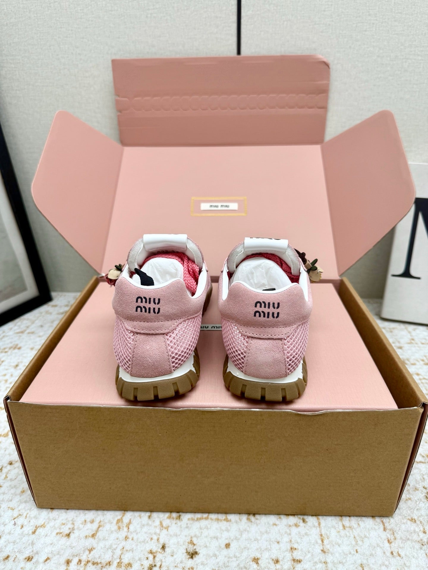M-Sneakers