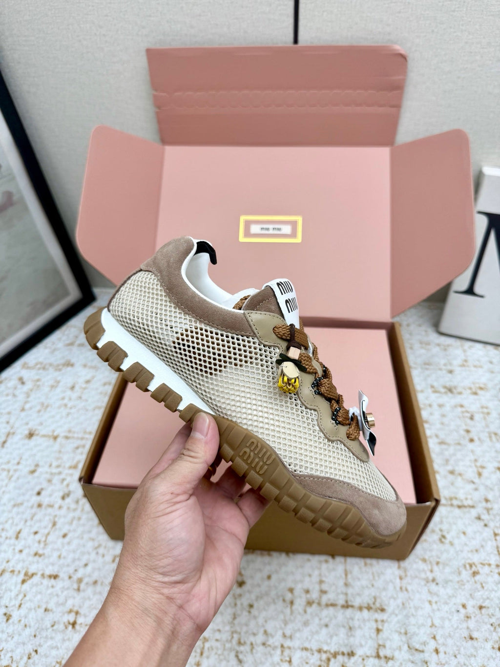 M-Sneakers