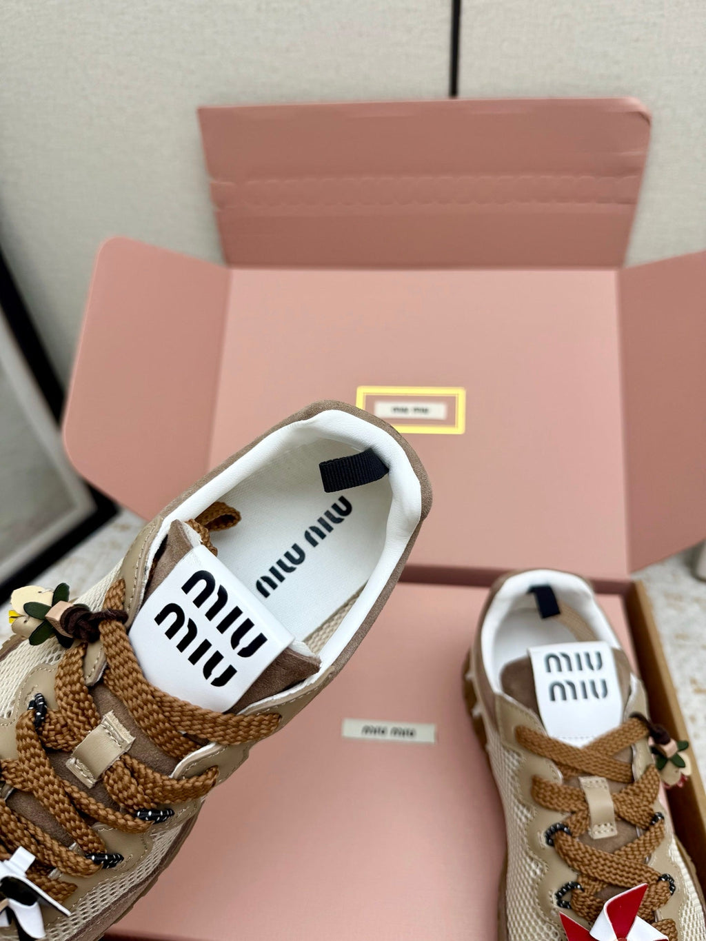 M-Sneakers