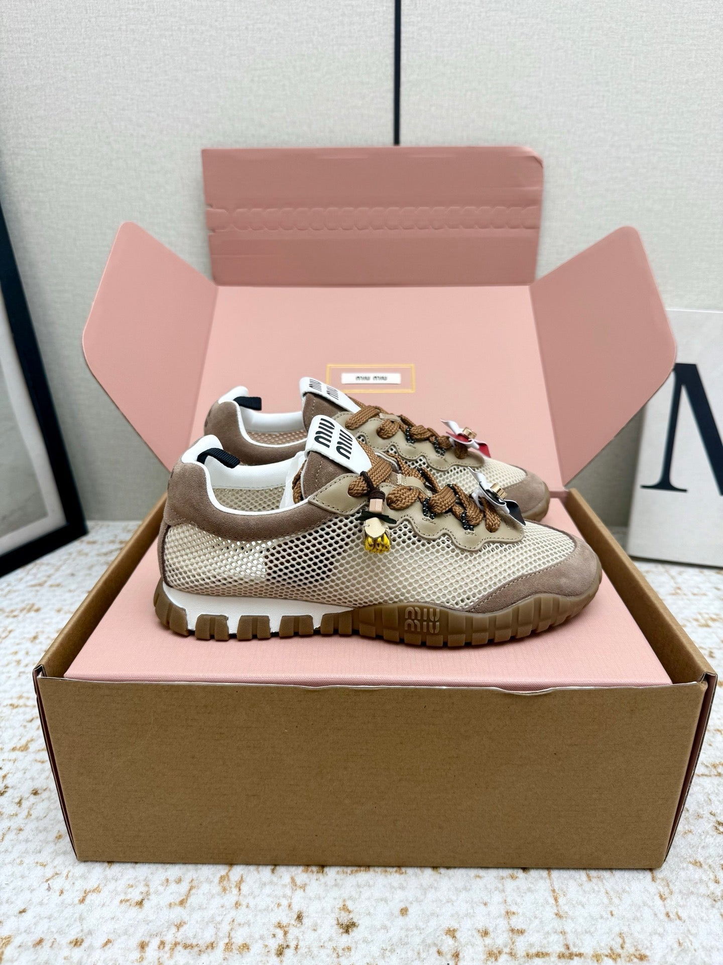 M-Sneakers
