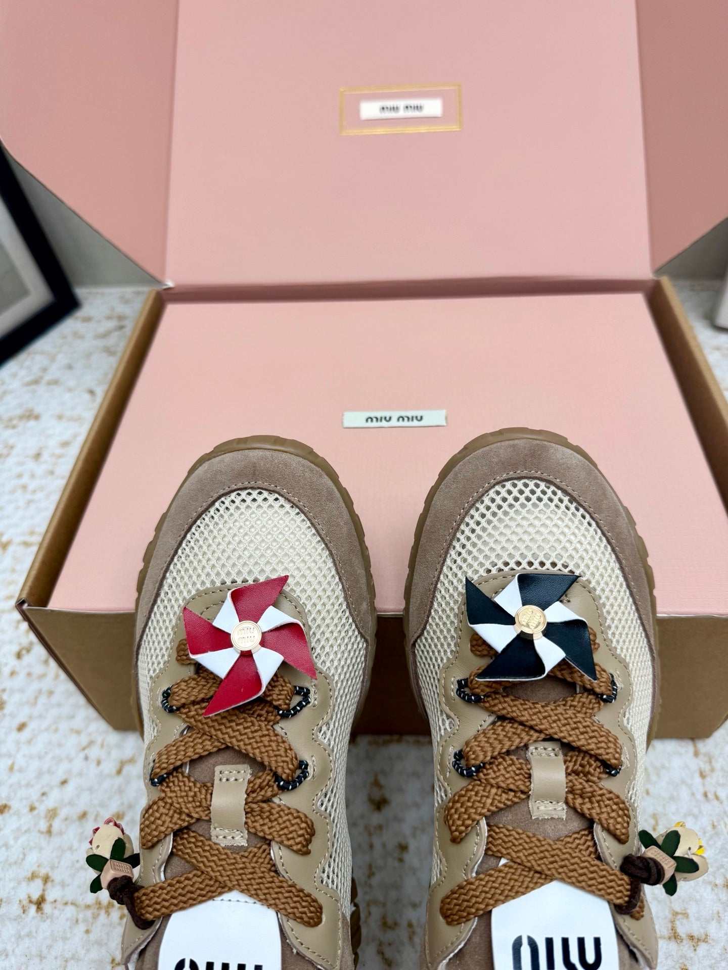 M-Sneakers