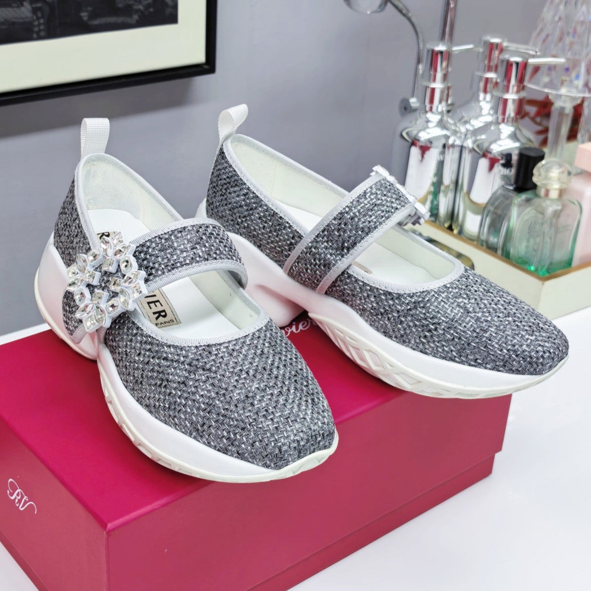 R-Sneakers