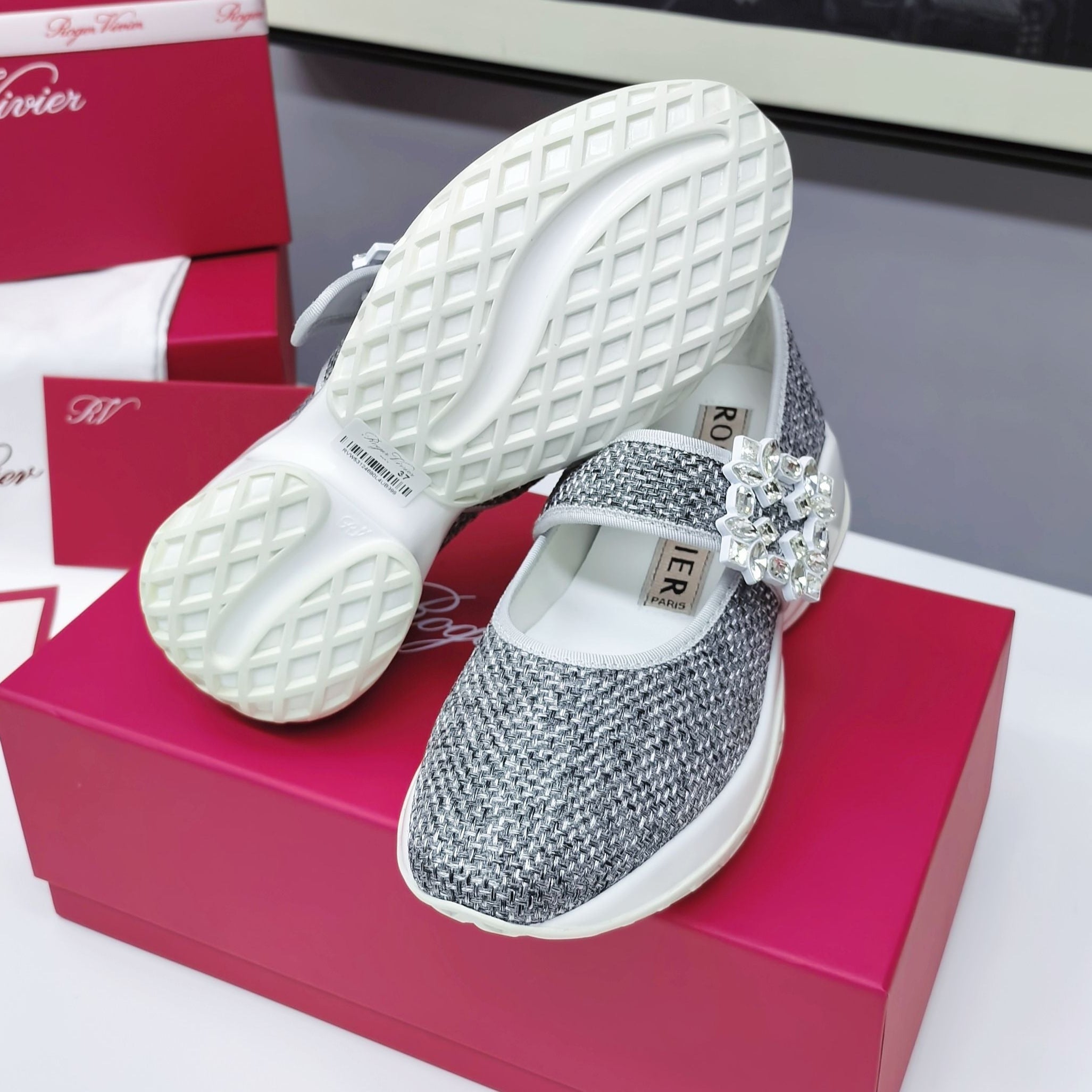 R-Sneakers