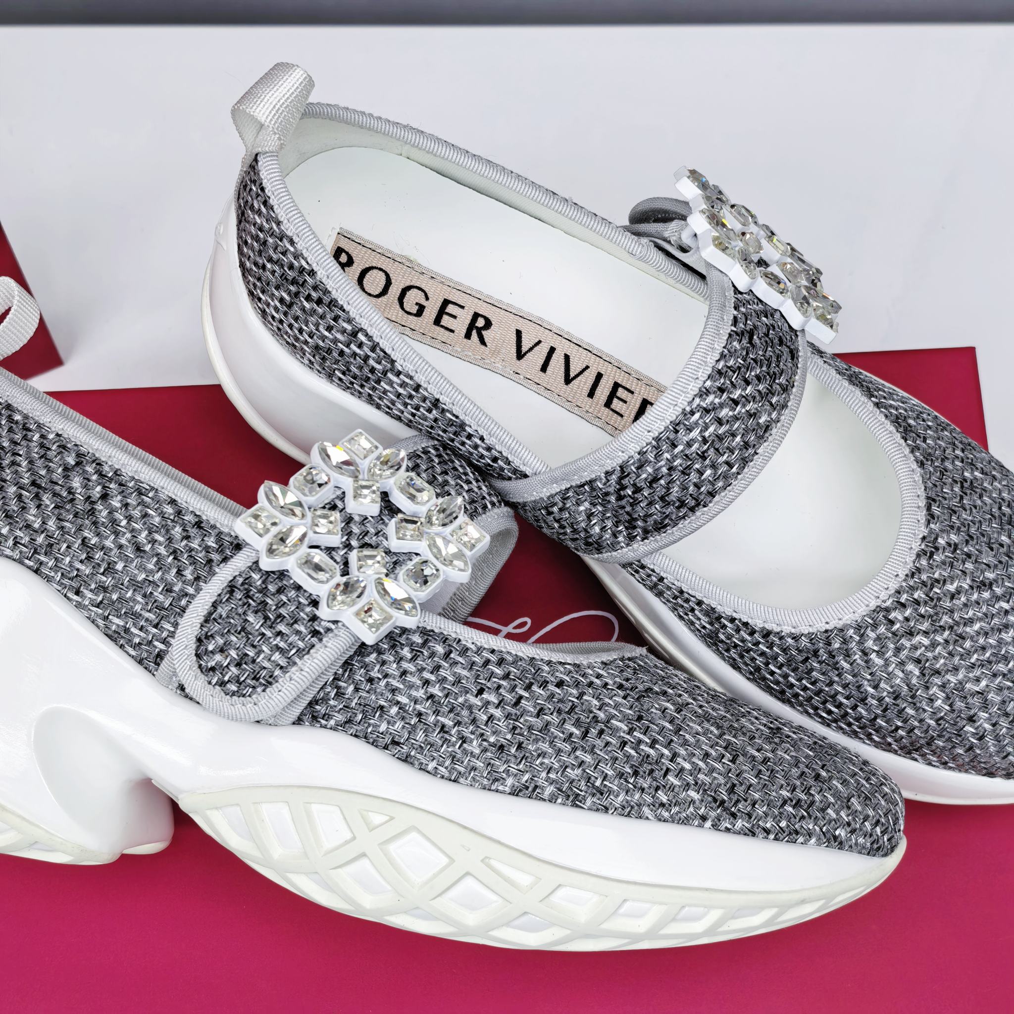 R-Sneakers