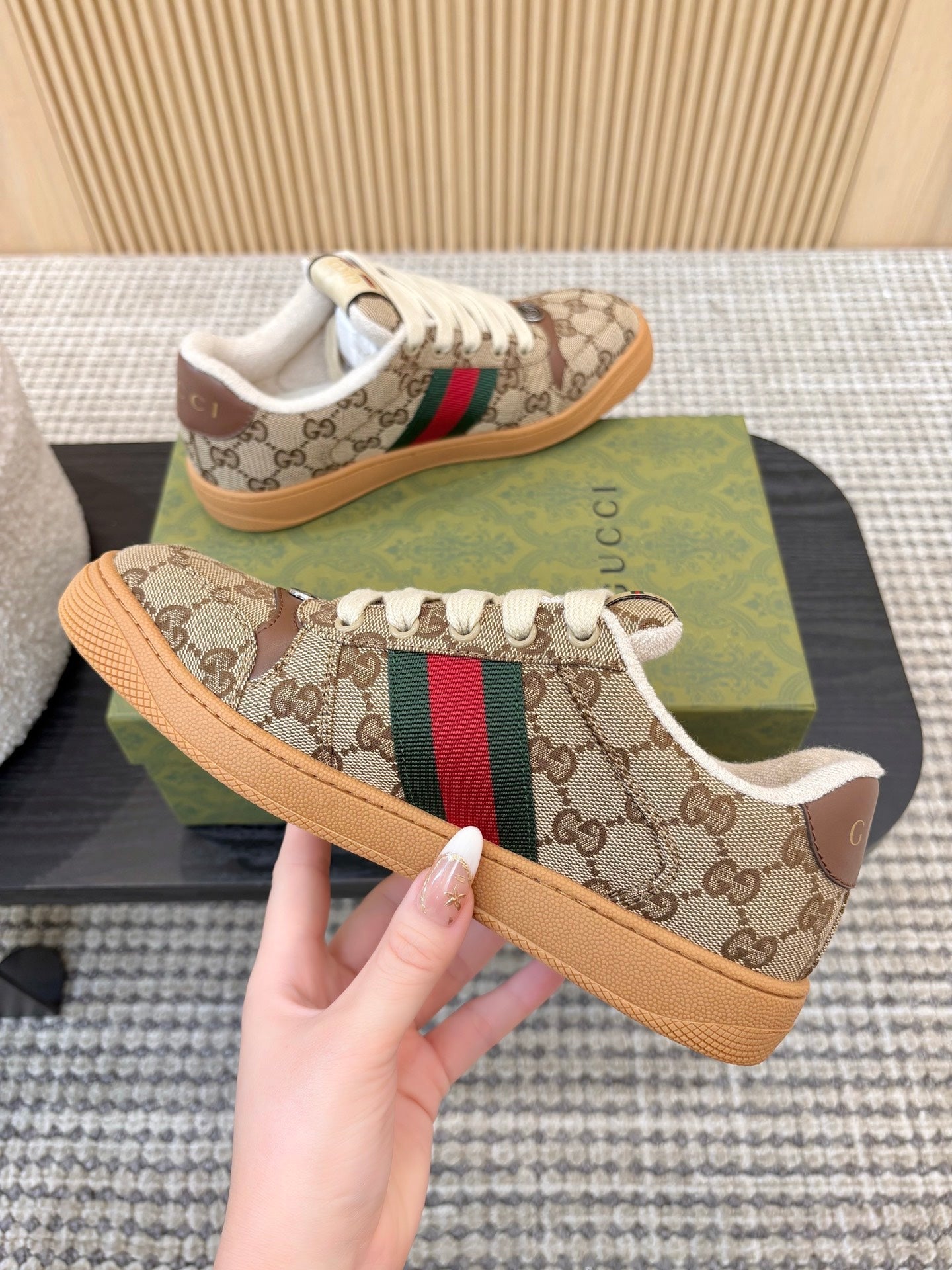 G-Sneakers