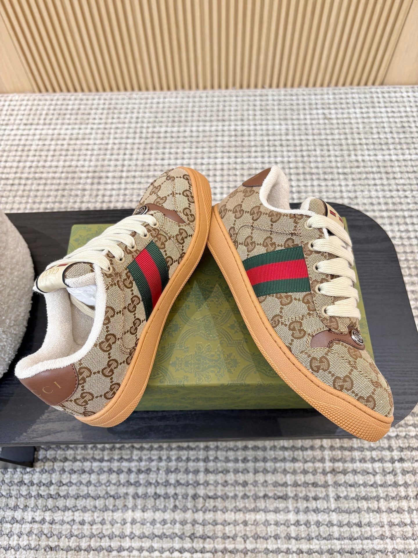 G-Sneakers