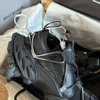 B-Sneakers