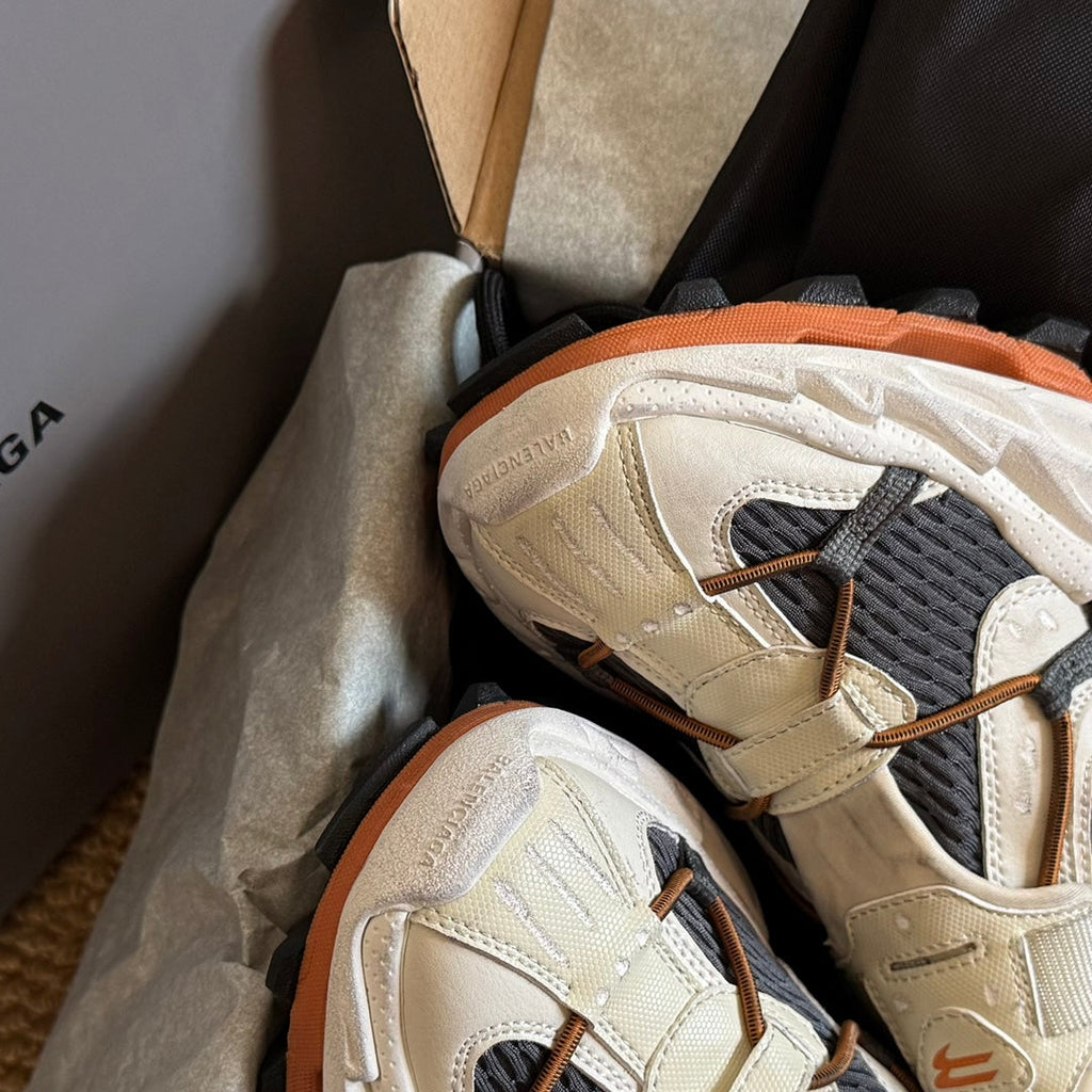 B-Sneakers