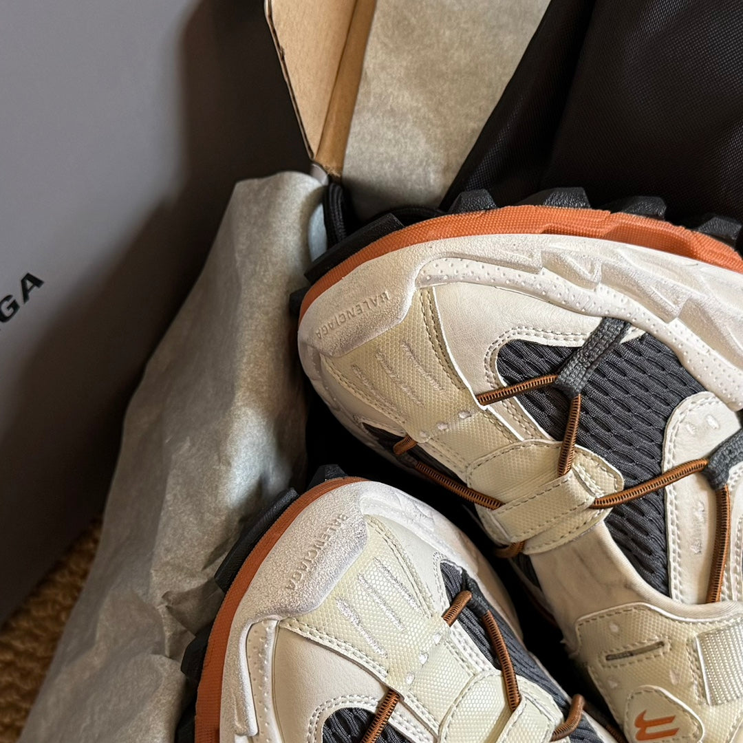 B-Sneakers