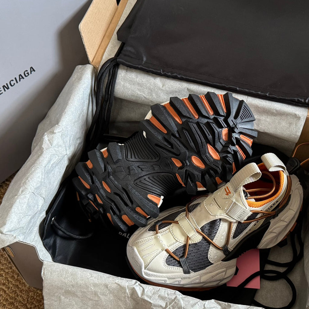 B-Sneakers