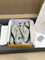 D-Sneakers